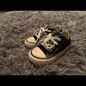 Size 4 black converse